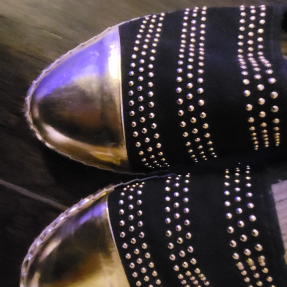 Beautiful Gently worn loeffler randall gold studded flat/mule - Picture 9 of 12